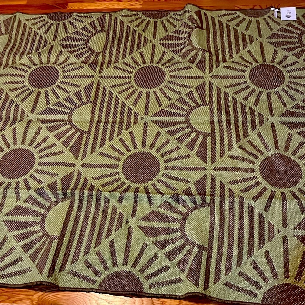Urban Outfitters Sun Geo Indoor/Outdoor Rug 5’ x 7’ NWT - Picture 10 of 15